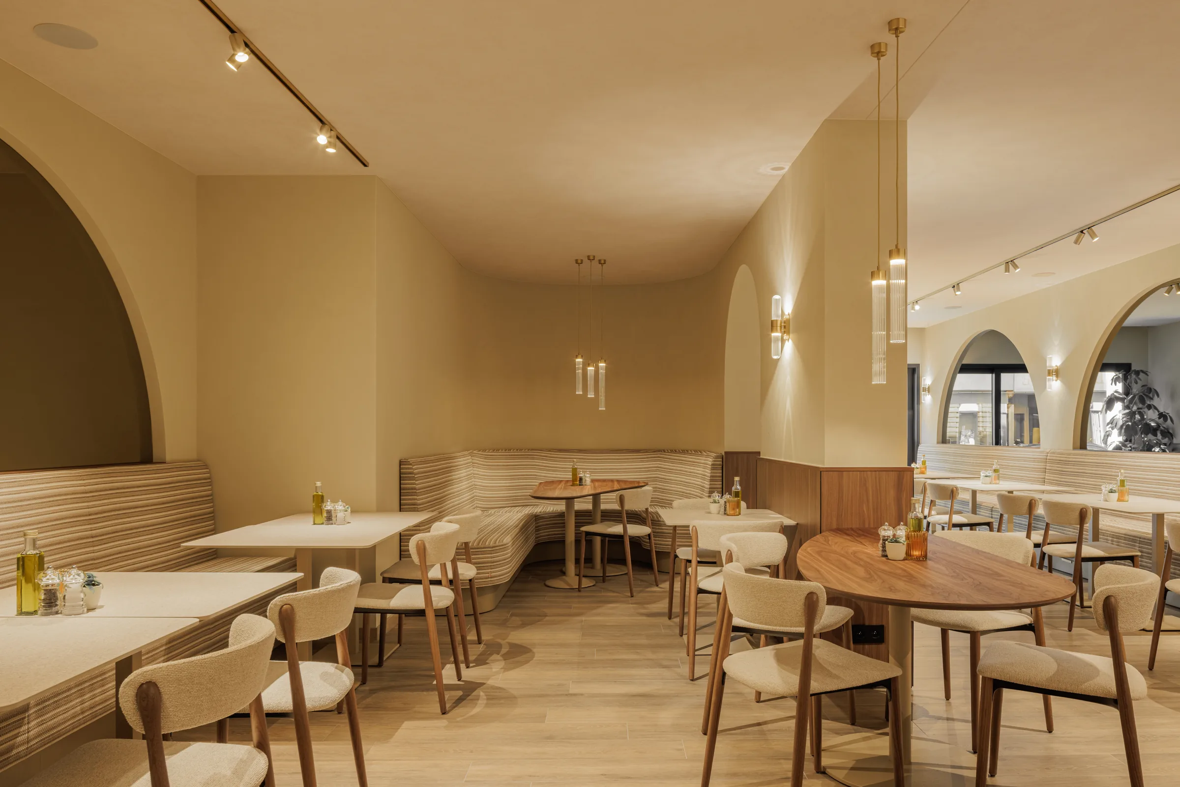 Gerenoveerd interieur met sfeerverlichting