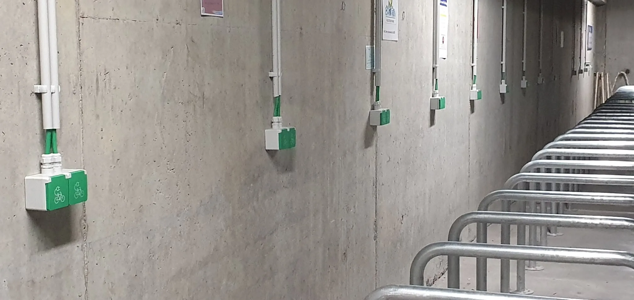 Laadpunten in een fietsenstalling